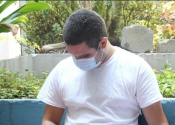 Lunes irá a audiencia empleado bancario que emitió tarjetas de débito a usuarios que no las autorizaron y que él utilizó