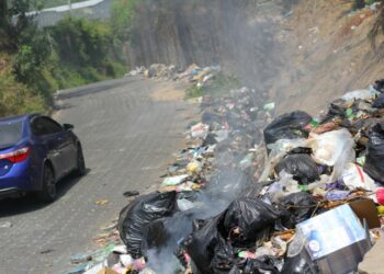 Promontorios de basura inundan Apopa debido a falta de recolección de desechos por parte de la alcaldía