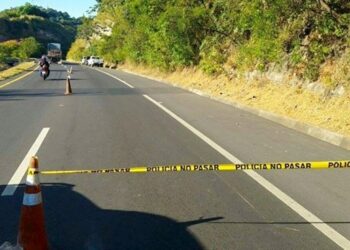 Pandillero eliminado y abandonado en carretera de Oro