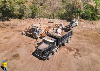 MOP sigue avanzando en construcción de cancha para habitantes de San Sebastián, San Vicente
