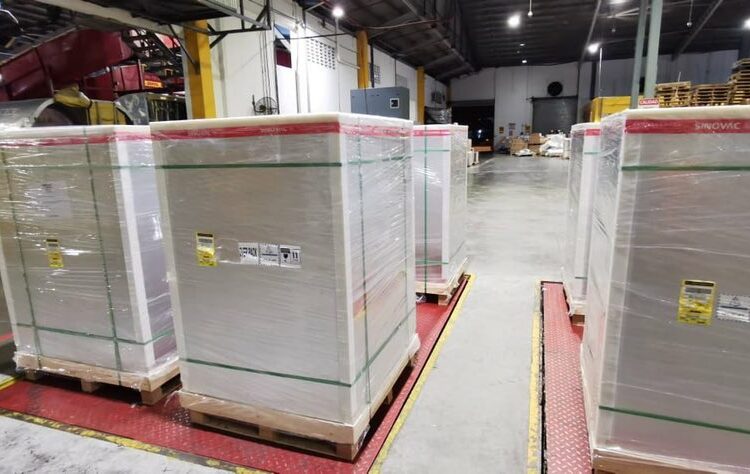 Nuevo lote de 500 mil vacunas contra el covid-19 llegará este lunes al país, procedente de China