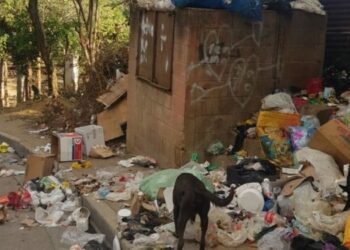 Las calles de Comasagua se llenan de basura