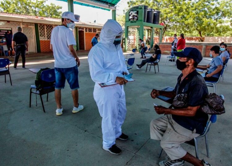 Colombia confinará a 12 millones de personas por tercera ola covid