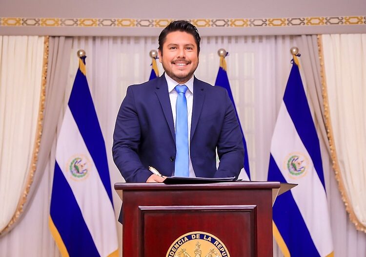 David Martínez es juramentado como nuevo ministro de Agricultura y Ganadería