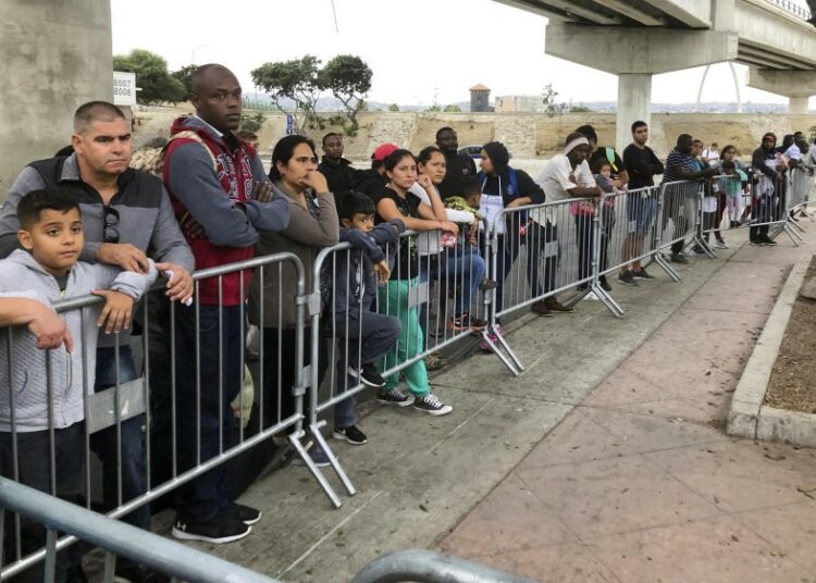 Cortes de inmigración de EE.UU. se preparan para una avalancha de solicitudes de asilo