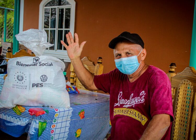 San Juan Talpa se beneficia con entrega de paquetes alimentarios de parte del Gobierno