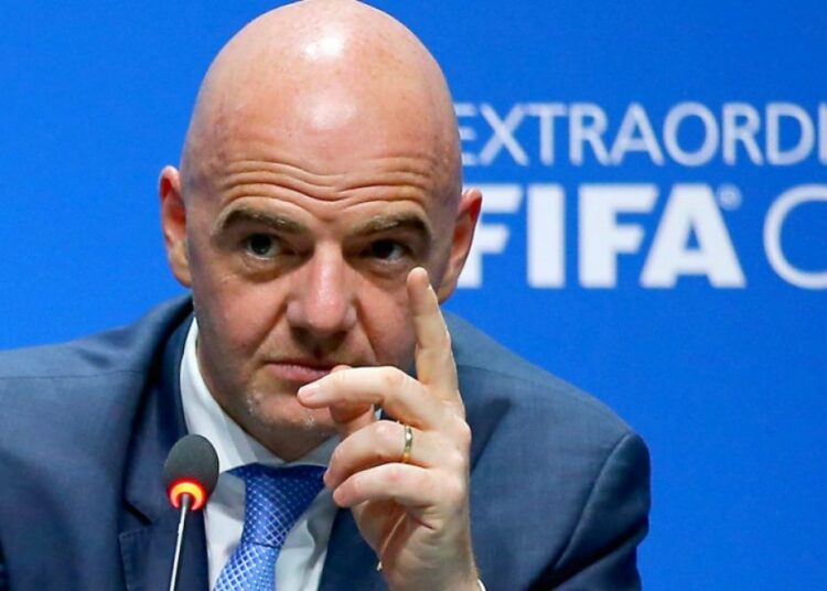 El presidente de la FIFA desaprobó la creación de la Superliga europea y lanzó una advertencia