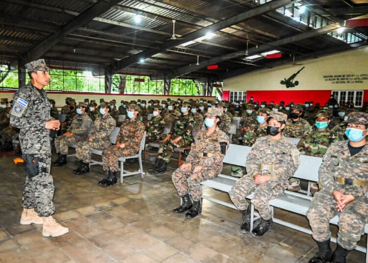 Por primera vez en la historia, Fuerza Armada permite el ingreso de 200 mujeres