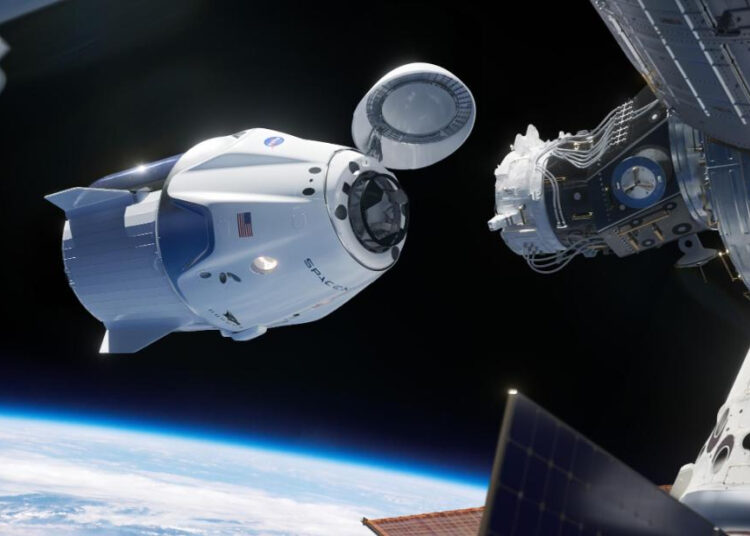 (VIDEO) Nave espacial con 4 astronautas casi es impactada por objeto volador desconocido