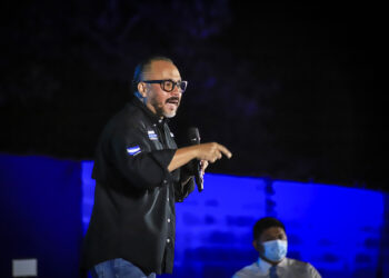 «Ya no escriben. Ladran»: Ernesto Castro sobre periódico de oposición