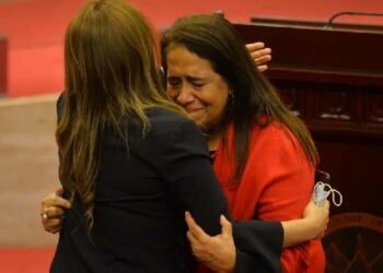 FMLN se retira de la Asamblea después de 27 años de fallarle al pueblo