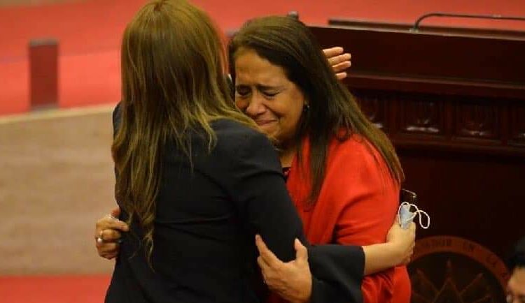 FMLN se retira de la Asamblea después de 27 años de fallarle al pueblo