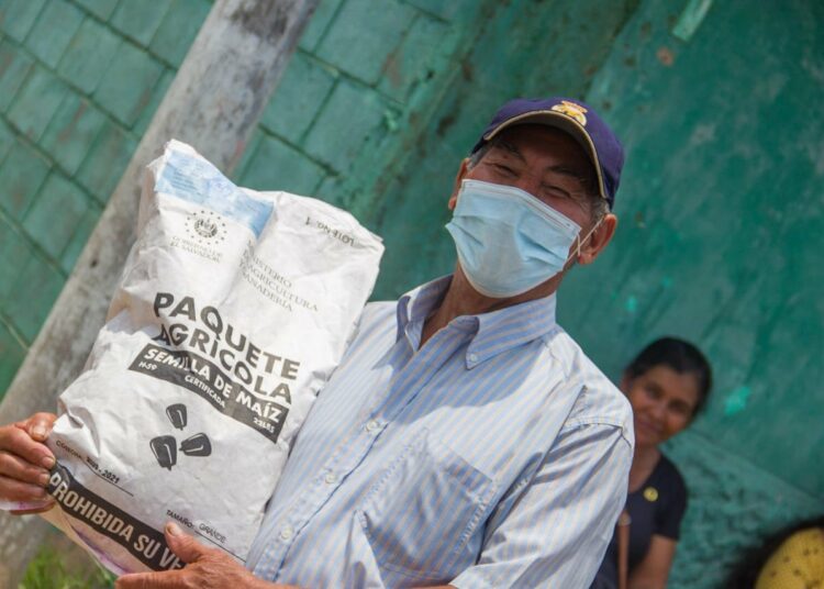 MAG inicia entrega de paquetes agrícolas en Chalchuapa, Santa Ana