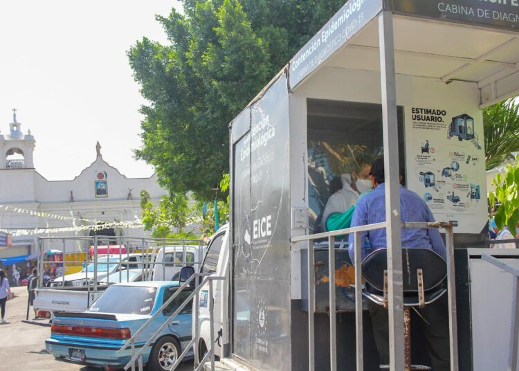 Salud realiza tamizajes en colonia Popotlán, parque central y pericentro de Apopa