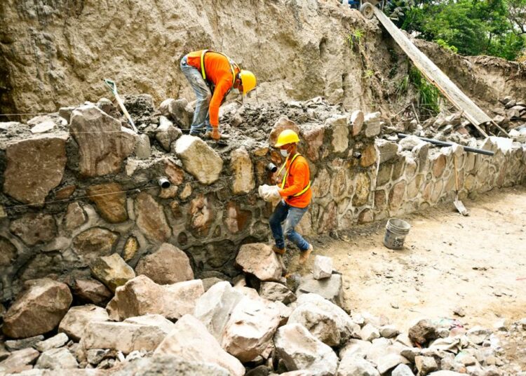MOP informa sobre inicio de reparación de cárcava formada en carretera de Ilopango