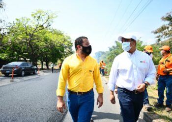 Ministro de Obras Públicas cuestiona prórroga para circulación de “buses viejos” otorgada por los diputados