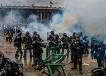 El presidente de Colombia Iván Duque ordena militarización de Cali para frenar violencia