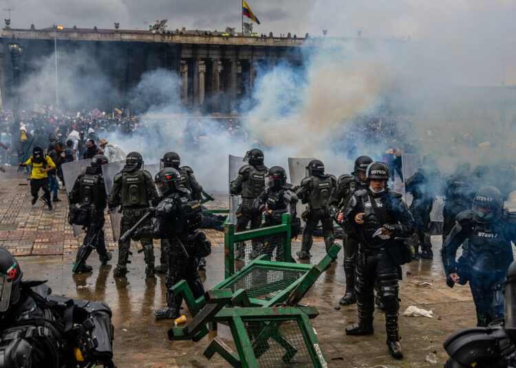 El presidente de Colombia Iván Duque ordena militarización de Cali para frenar violencia