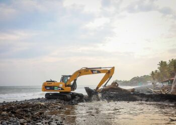Obras Públicas realiza trabajos de mitigación en Playa El Tunco