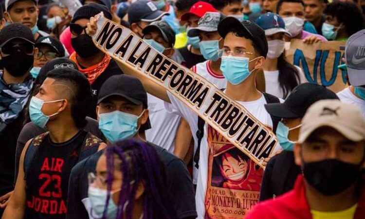Cuarto día consecutivo de protestas masivas en Colombia contra la reforma tributaria de Duque