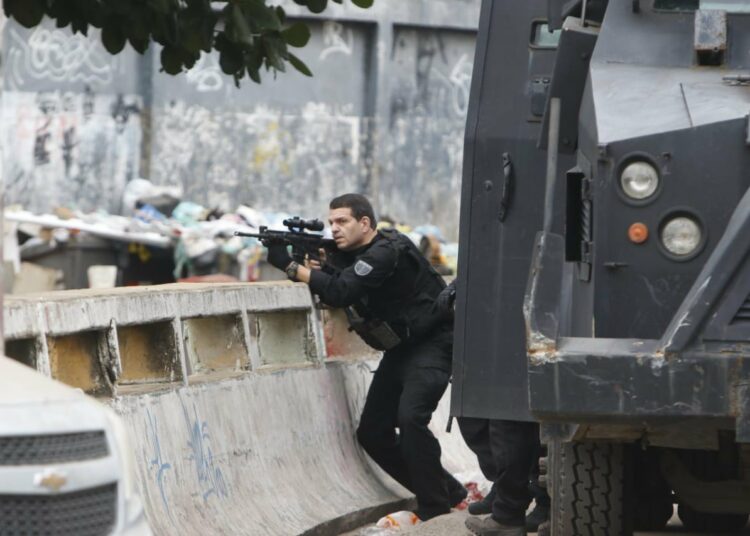(VIDEO, FOTOS) Operativo policial contra el narcotráfico dejó al menos 25 muertos en una favela en Brasil