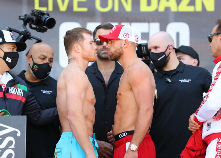 El cara a cara entre Saúl “Canelo” Álvarez y Billy Joe Saunders en la ceremonia de pesaje de los boxeadores