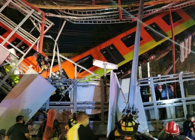 Sube a 26 el número de los muertos a causa del desplome de la línea del Metro de Ciudad de México