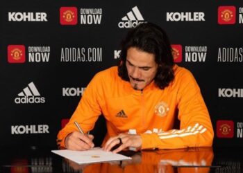Edinson Cavani renovó su contrato con el Manchester United