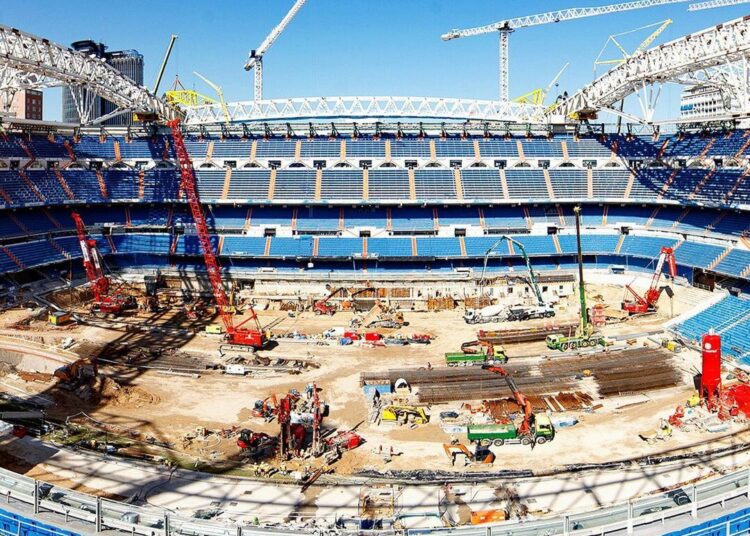 (VIDEO) Así se mueven dos tramos del techo retráctil del «Santiago Bernabéu» que pesan 800 toneladas y miden 144 metros