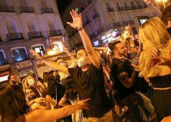 Fiestas callejeras en España por el fin del estado de alarma debido al covid-19