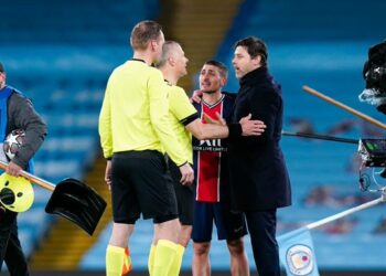 Un jugador del PSG acusó al árbitro de insultar a Leandro Paredes en la derrota ante el Manchester City