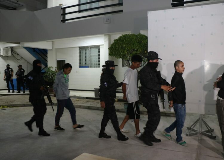 Fuerte operativo golpea estructuras criminales en Santa Ana