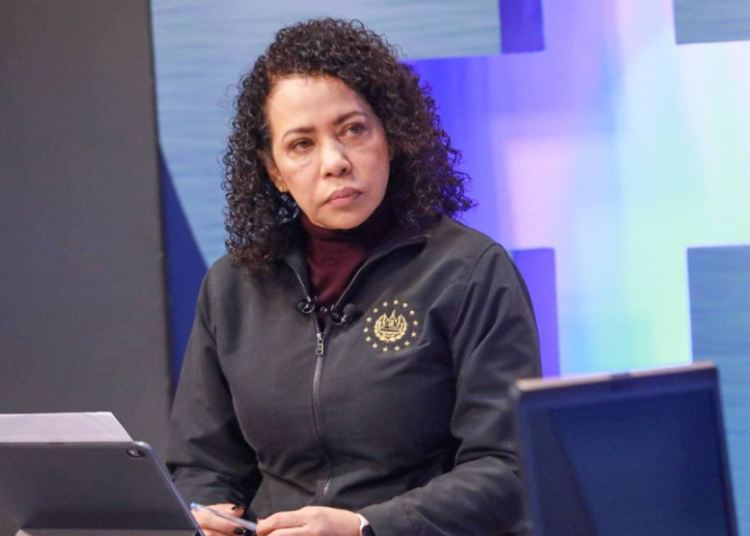 Carolina Recinos: «No sé como el señor Quijano se atreve a hablar de persecución política, hay videos de él reunido con pandillas»