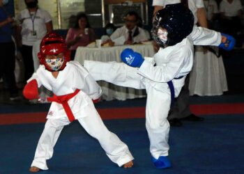 El Dojo IMDER conquista la copa Fénix de karate do