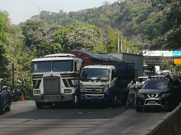 Reportan fuerte accidente de tránsito en la carretera Los Chorros