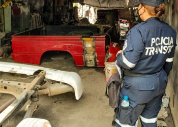 PNC verifica talleres mecánicos para evitar el comercio ilegal de vehículos desmantelados