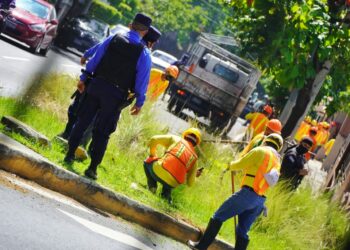 Privados de libertad realizan limpieza de drenajes y calles de la capital