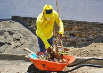Privados de libertad realizan jornada de limpieza en playa El Majahual