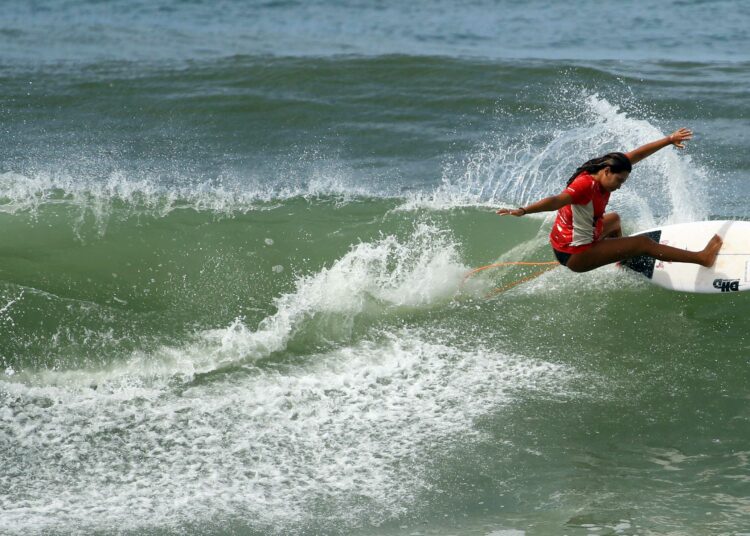 Delegaciones internacionales entrenan para el Surf City El Salvador ISA World Surfing Games 2021