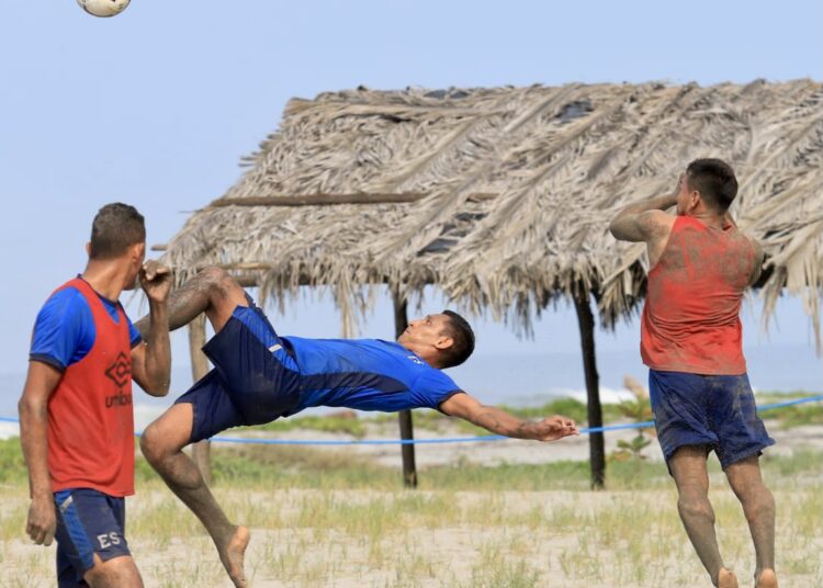 Rudis Gallo definió la nómina de la selección de fútbol playa que participará en el premundial