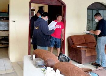 Fiscalía despoja bienes valorados en $476,000 al abogado del expresidente Saca