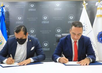 Ministerio de Hacienda y FGR firman convenio para fortalecer el Plan Antievasión