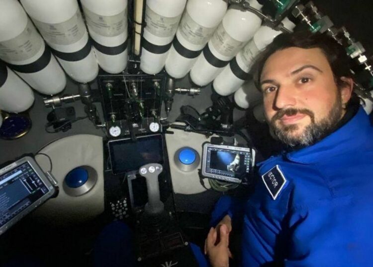 (VIDEO) Un ingeniero bate el récord de profundidad de España al descender en submarino a la fosa de las Marianas