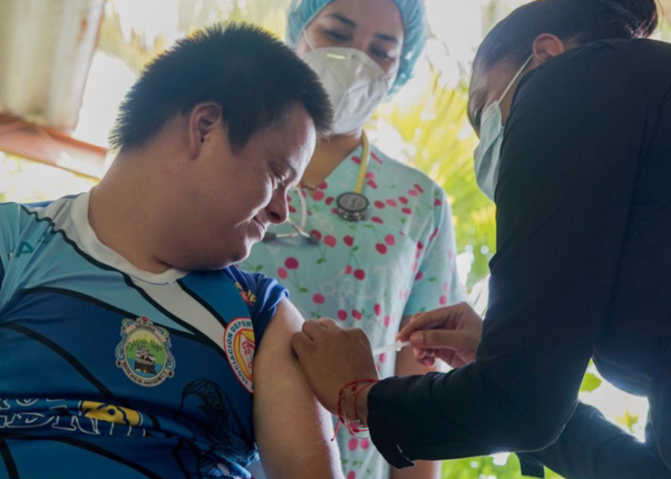 Gobierno lleva la vacuna contra el Covid-19 al hogar Padre Vito Guarato