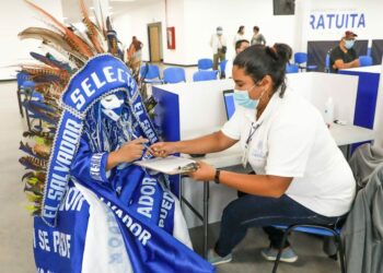 Se vacuna el «Indio Cuscatleco» contra la COVID-19