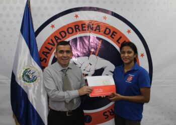 Cuatro luchadores nacionales entrenan en Guatemala