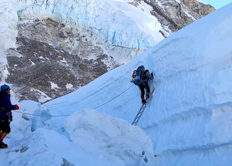 “Pensé que el vientos nos levantaría la tienda y caeríamos al abismo : Alfa Karina Arrué