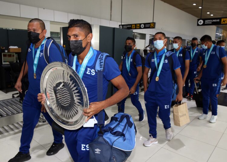 Gobierno entregará $133,000 a la selección salvadoreña de fútbol playa por su campeonato y clasificación a mundial