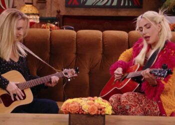 (VIDEO) Lady Gaga y Phoebe interpretaron la canción “Smelly Cat” durante “Friends: The Reunion”
