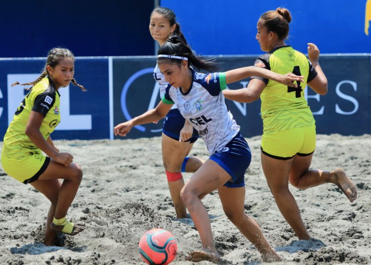 Barra de Santiago continúa imparable en la liga femenina de fútbol playa